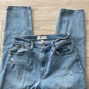 Abercrombie and Fitch the mom high rise curve love size 6 short